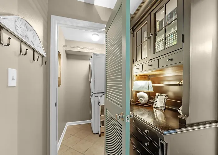 Apartment Compass Point 508 *